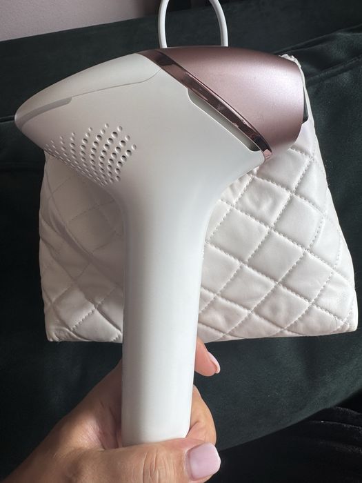 Lumea IPL Seria 9900