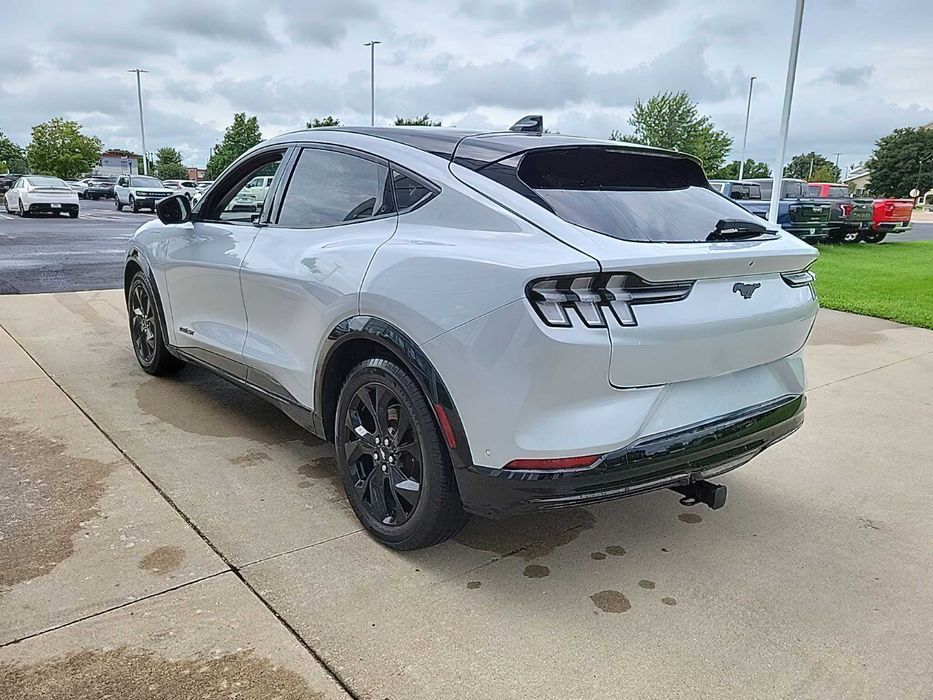 Ford Mustang Mach-E Premium      2023