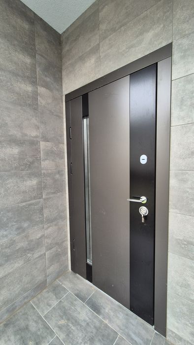 )( Котеджі неподалік центральної частини міста