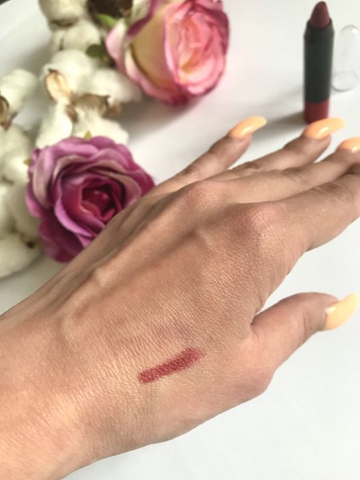 Помада/Олівець. Бордо. Матова. Сатинова. Стійка