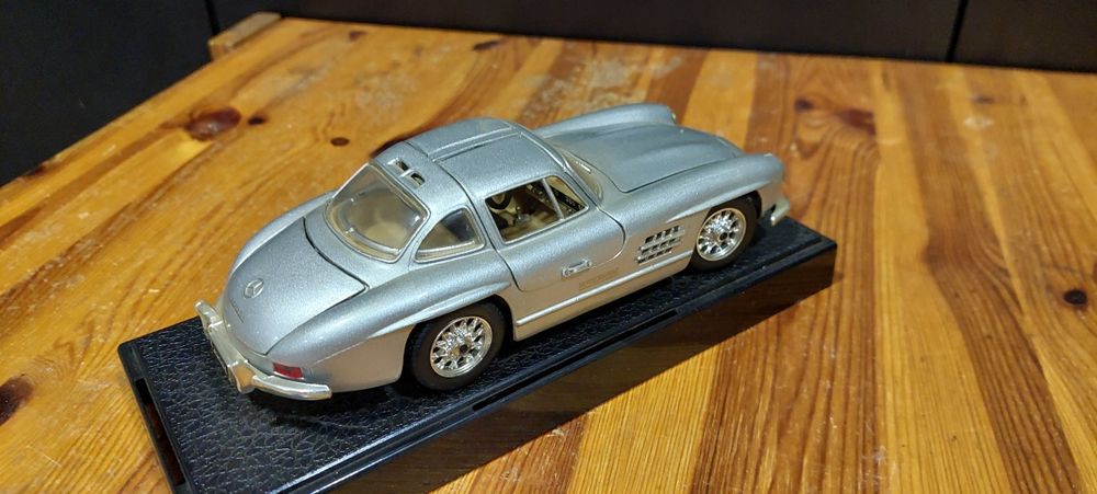 Model 1:24 Mercedes 300SL Bburago