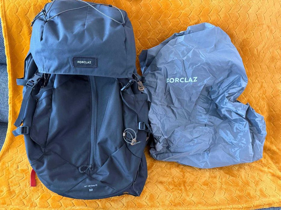 Mochila FORCLAZ MT100 Easyfit 50L com capa de chuva