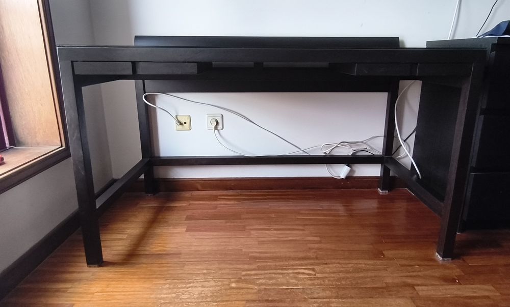 Mesa/Secretária com vidro