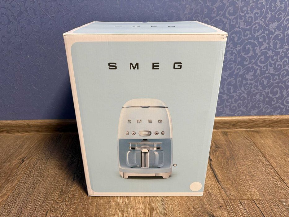 Кофеварка Smeg DCF02WHUS американьска вилка