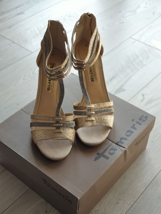 Nowe sandałki na obcasie, rozm. 40