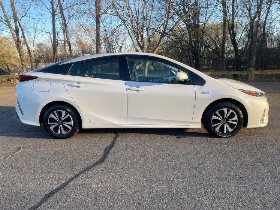 Toyota Prius Prime      2019
