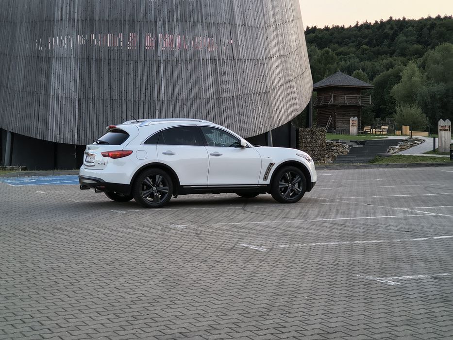 Infiniti QX70