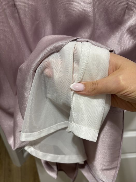 Elegancka sukienka dla mamy na wesele z koronką