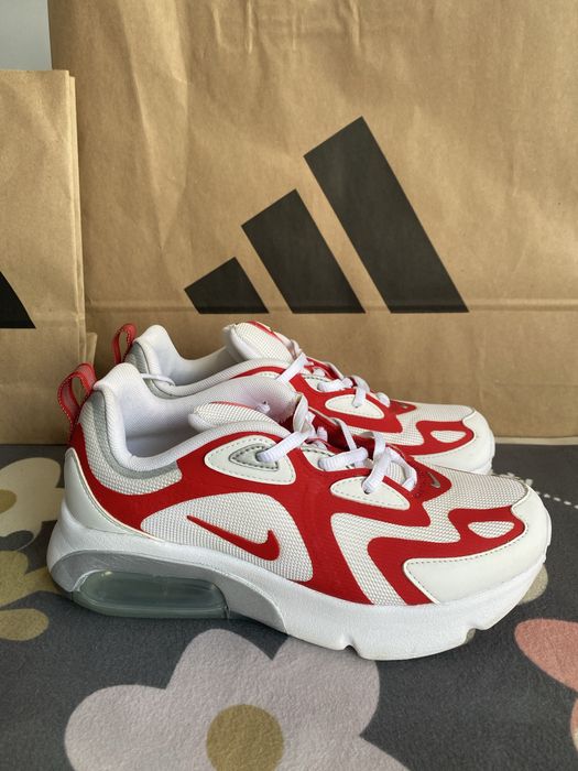 Продаю оригинальные крассовки NIKE AIR MAX 200 WHITE/Red