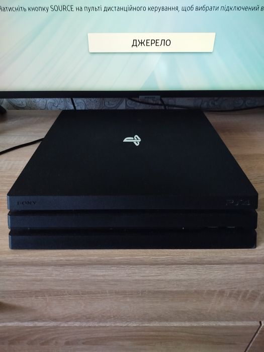 Продам PS4 Pro б/у в отличном состоянии.