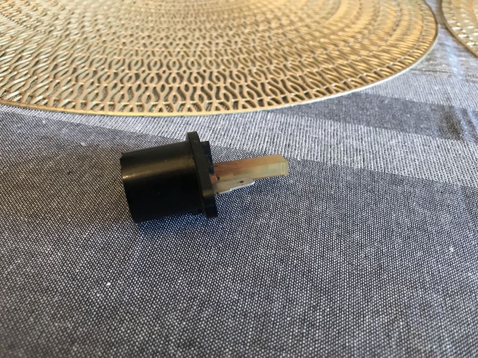 Silniczek, wentylatorek, obsadka żarówki. Skarby z piwnicy.