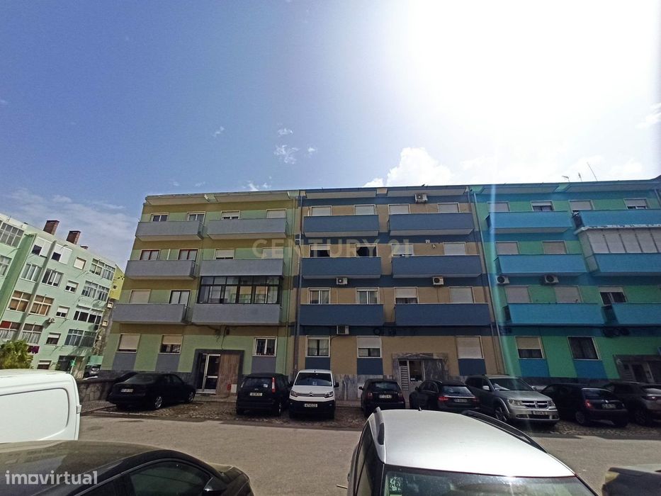 Renovated T2 Apartment in the Amoreiras Neighborhood of Setúbal