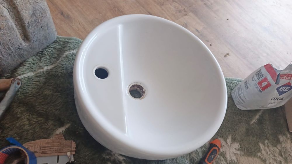 Umywalka nablatowa biala