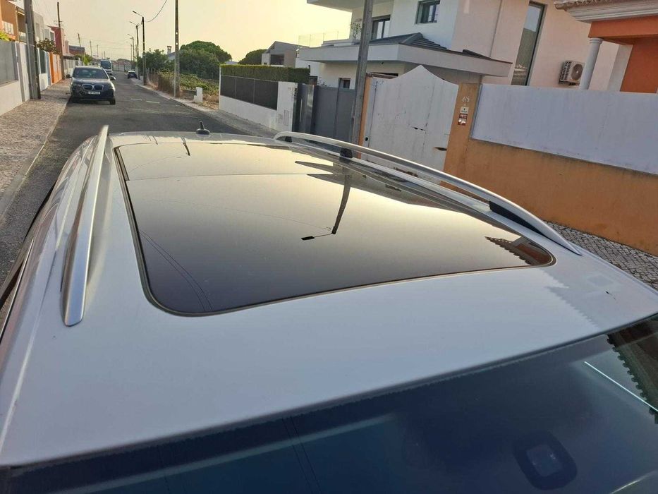 VW Passat variant 1.6 TDI Teto panorâmico /bola reboque electrica. Revisão substiuido- embraiagem/pneus/discos/kit injetores