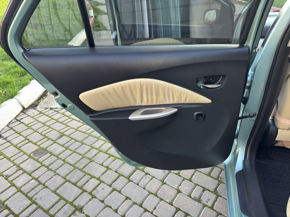 Продам Тоёту Ярис на автомате!