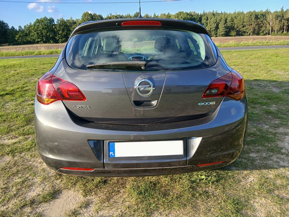 Opel Astra J 1.4 16V Bardzo ładna. Wersja Cosmo, Półskóry.