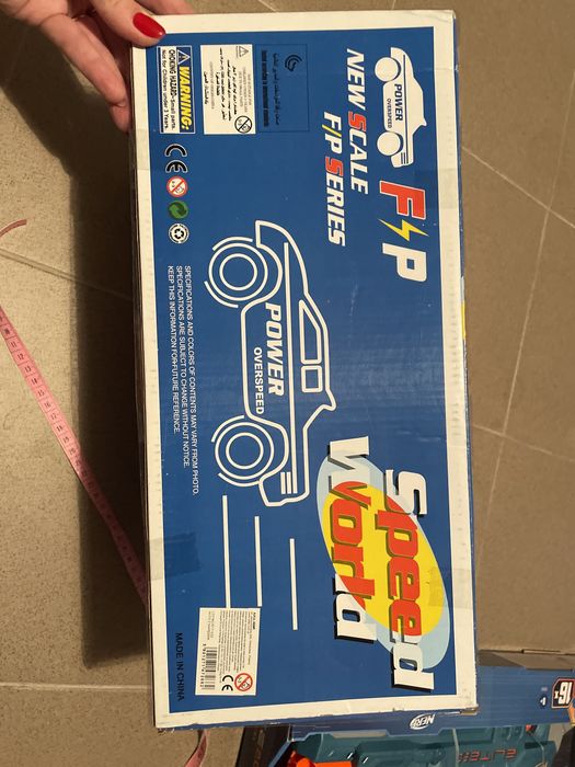 Auto jeep pod kloszem