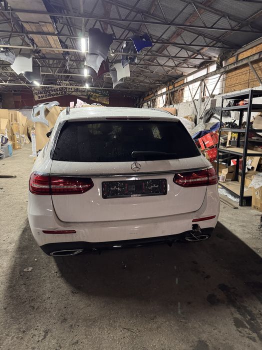 Mercedes Benz W213 na czesci BRAK LAMP