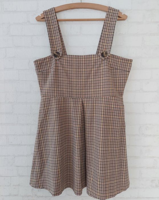 Sukienka na szelkach mini