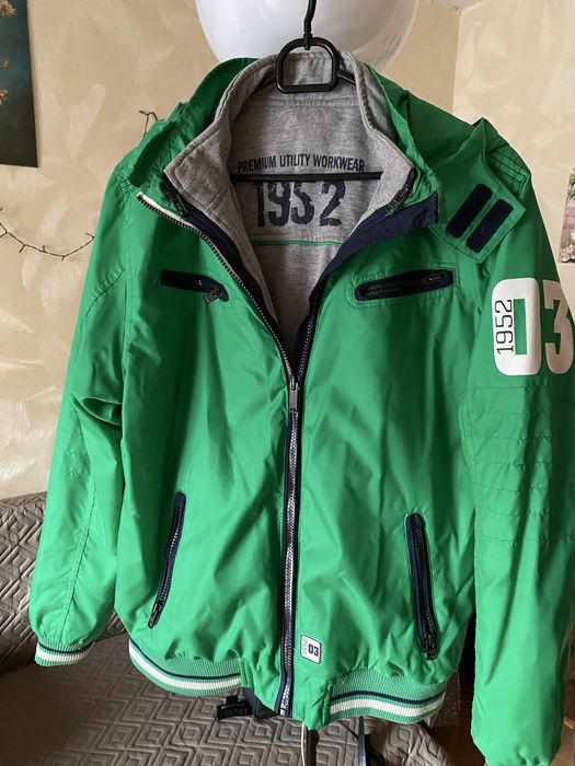 Куртка спортивна