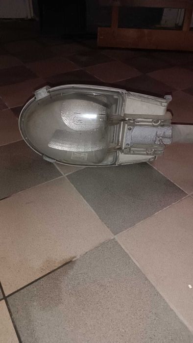 Nowa,NIŻSZA cena!!Lampa sodowa z wysięgnikiem.