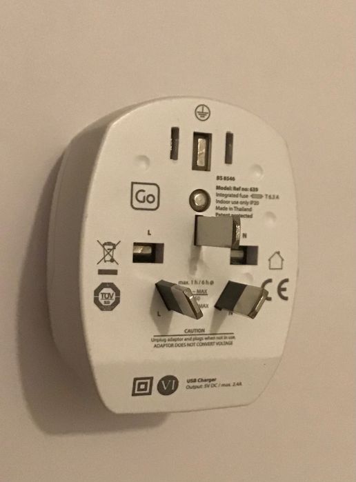 Adaptador universal eur + mundo + usb