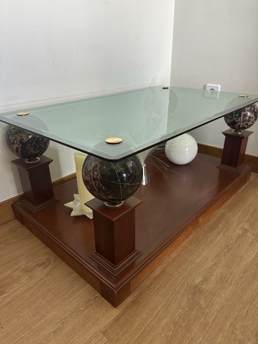 Oferta da mesa!  na compra dos sofás em pele