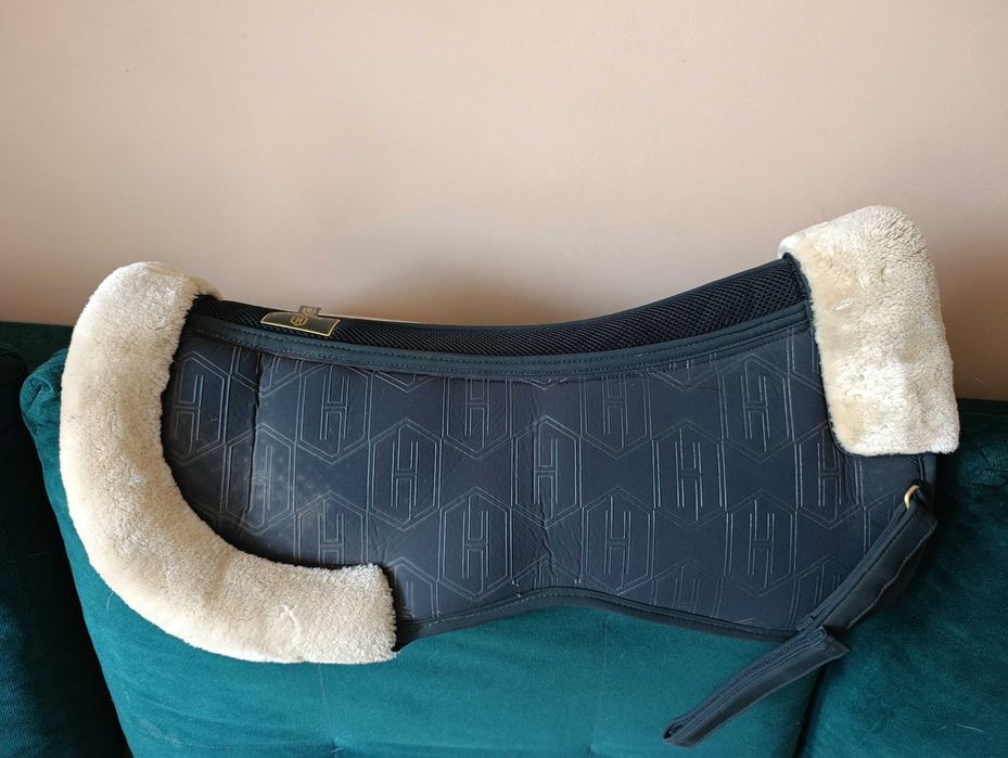 Podkładka pod siodło Eskadron Saddle Pad Softshell Fauxfur
