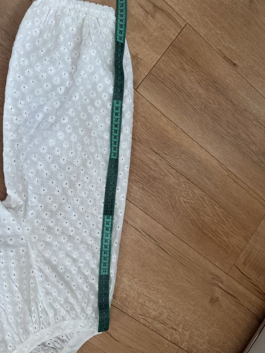 Натуральна блузка з англійським шиттям