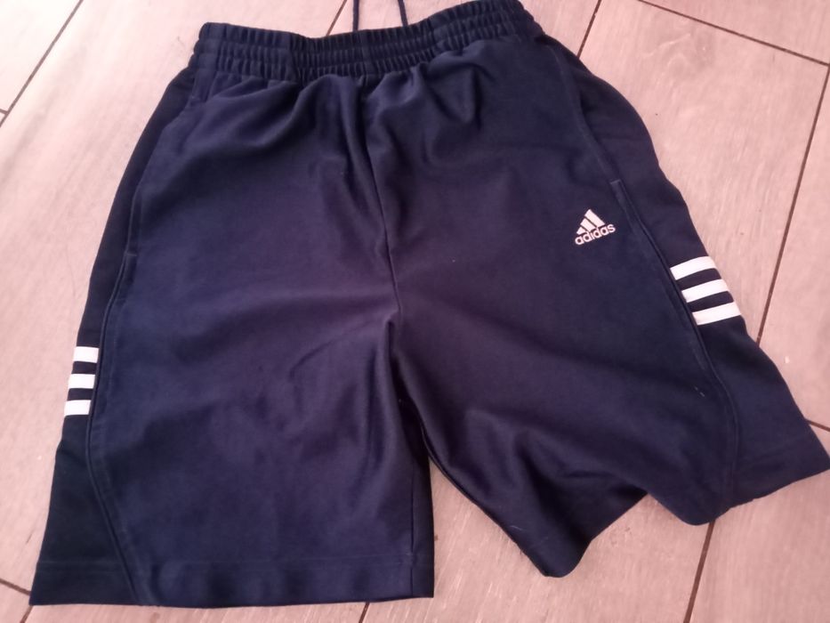 Spodenki adidas jak nowe