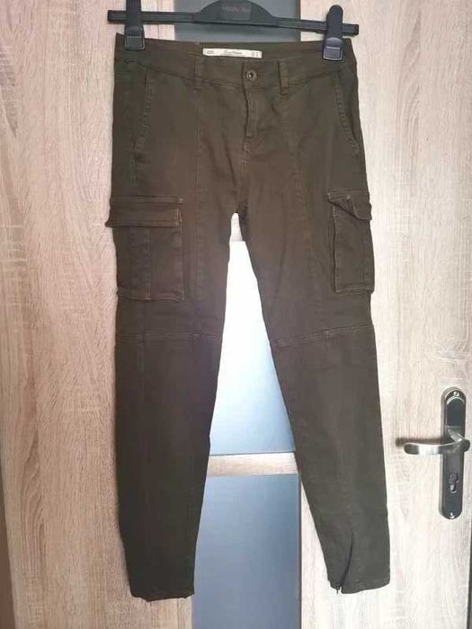 Khaki spodnie z bojówki z kieszeniami Zara rozmiar 34