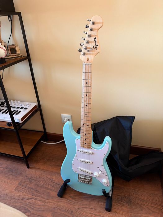 Guitarra Elétrica Squier Mini Stratocaster – Azul
