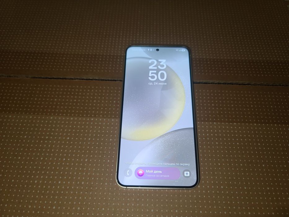 Мобільний телефон Samsung Galaxy S24 8/256GB Marble Gray (SM-S921BZAGEUC). НОВИЙ
