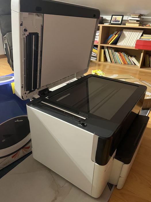 Impressora, TV e iRobot aspirador