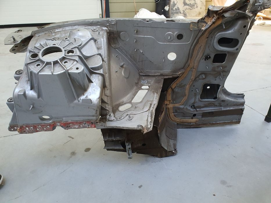 Mercedes Benz W213 Cava de Roda Direita