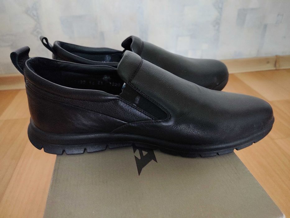 Продам туфлі Mida