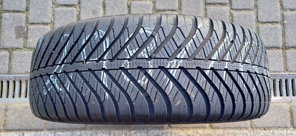 GOODYEAR 215/60R16 95H , pojedyńcza używana opona wielosezonowa.