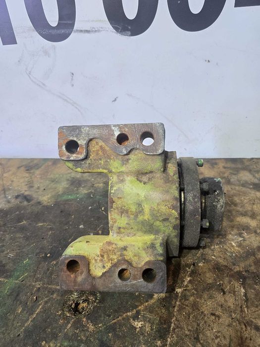 Podpora wału (mostu) przedniego napędu John deere 7215R R288788