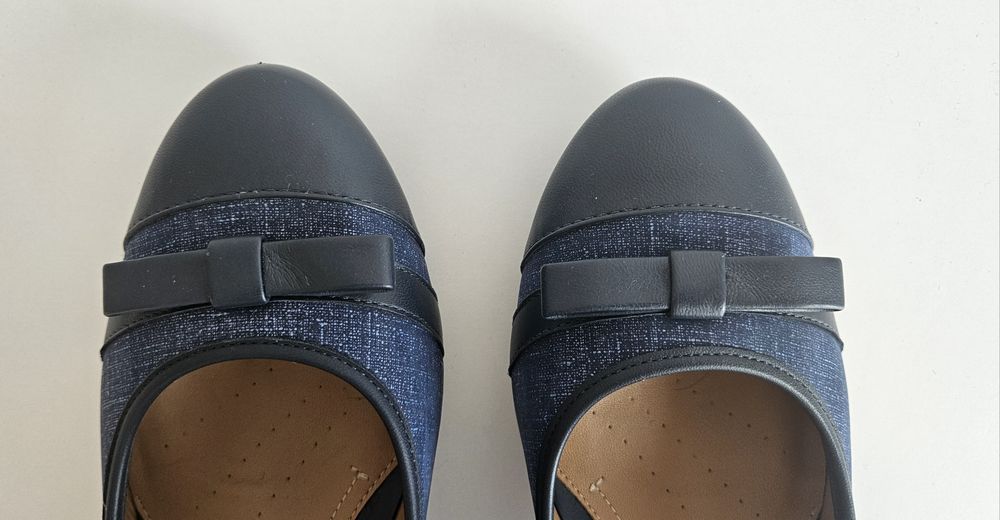 Granatowe czółenka kokarda  Clarks 38  jak nowe