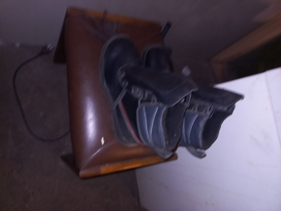 Buty robocze z noskami.