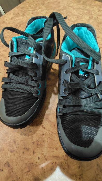 Продам зручни кроссовки недорого!