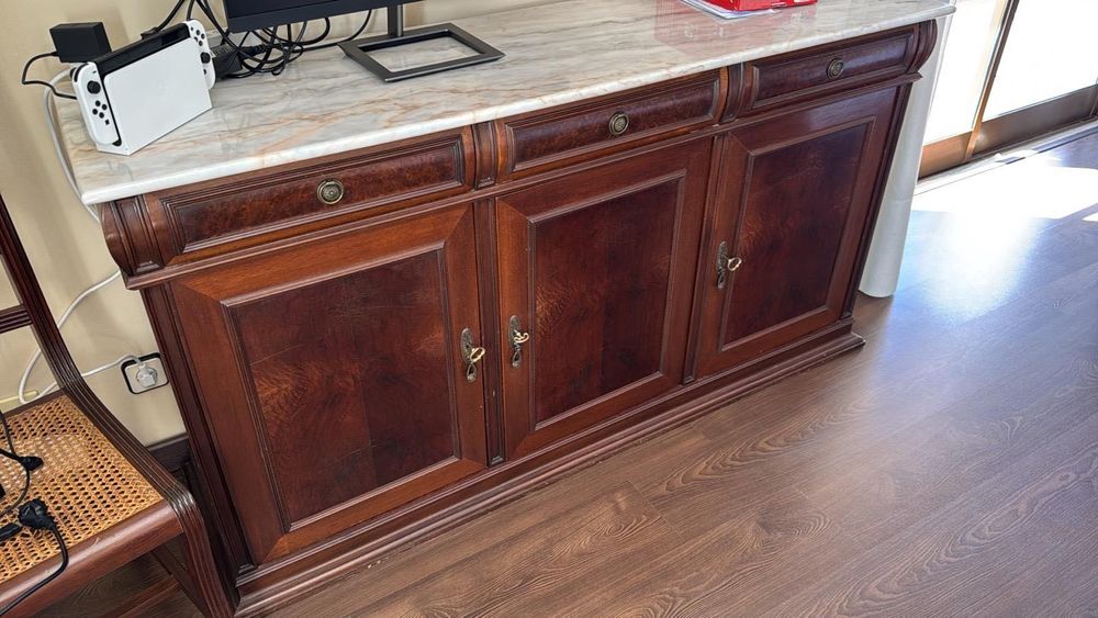 Sofá, mesa, cadeiras, móveis Valor Total !