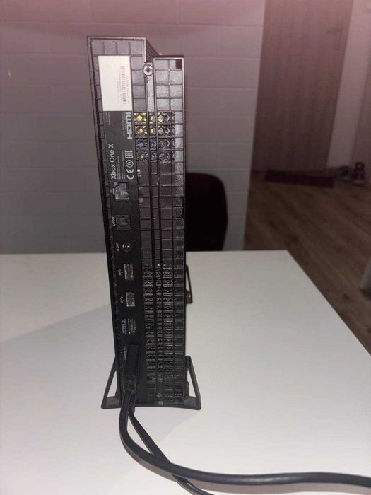 Xbox One X 1TB – sprawny, 4K/HDR, napęd OK + GTA V, możliwy dowóz (Warszawa)