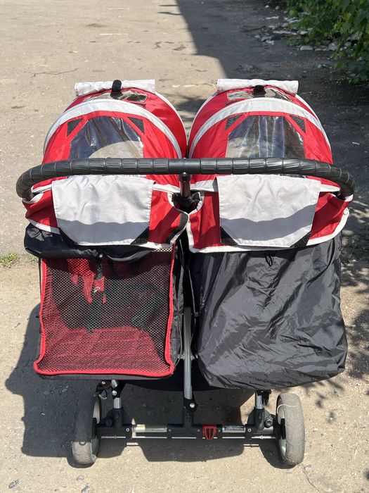 Дуже зручна коляска для двійні Baby Jogger City Mini.