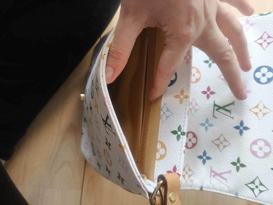 Louiss Vuitton multicolor biala