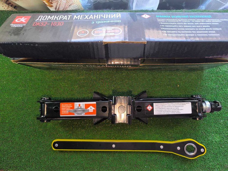 Домкрат механический 1т. 100/350мм.  з трещіткою .