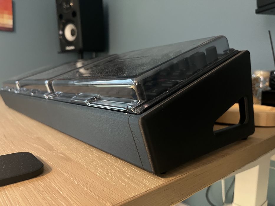 Stand na trzy urządzenia firmy Elektron