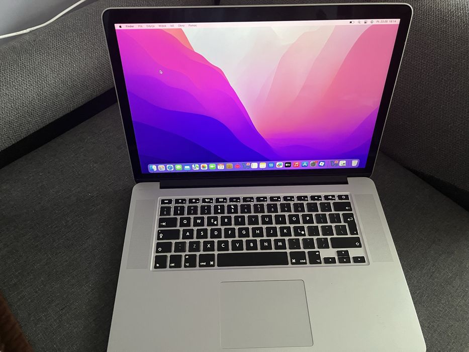 Macbook pro mid 2021 15,4 cali A1398