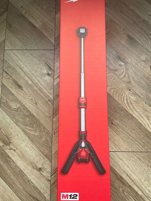 Lampa stojąca akumulatorowa