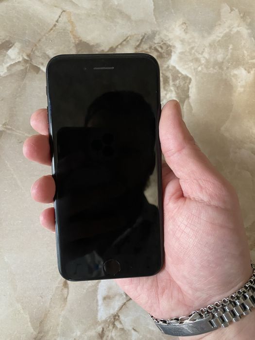 iPhone SE 2020 отличное состояние